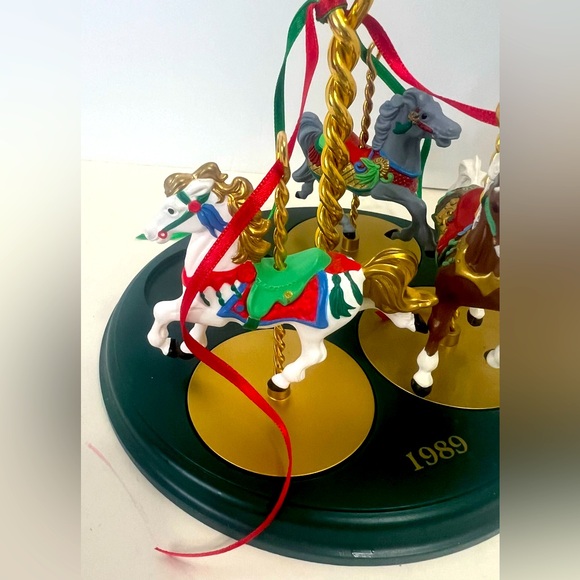 Vtg Hallmark Carousel & Horses Christmas Ornaments Set Of 3 Horses + Stand 1989 - Picture 3 of 7